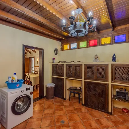 Luxury Canarian With Large Pool And