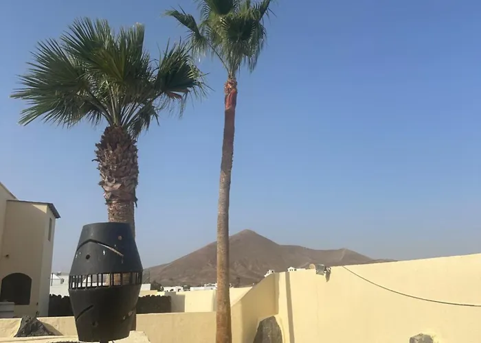 Luxury Canarian With Large Pool And Teguise (Lanzarote)