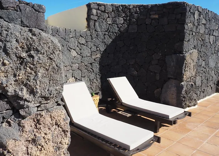 Luxury Canarian With Large Pool And Villa Teguise (Lanzarote)