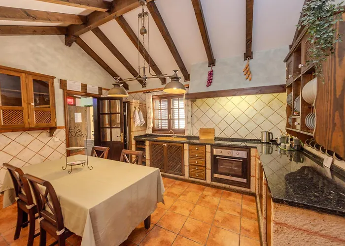 Luxury Canarian With Large Pool And Villa