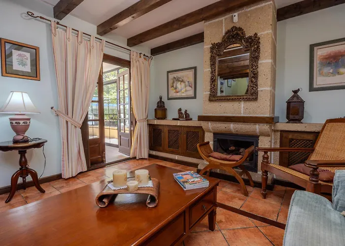 Luxury Canarian With Large Pool And Teguise (Lanzarote)