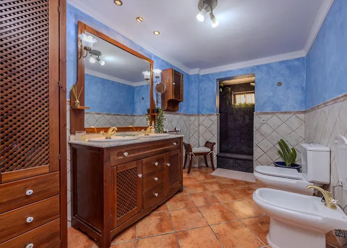 Luxury Canarian With Large Pool And * Teguise (Lanzarote)