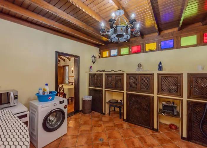 Luxury Canarian With Large Pool And