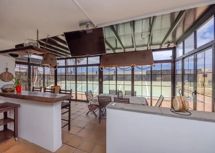 Luxury Canarian With Large Pool And