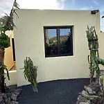 Luxury Canarian With Large Pool And Villa *