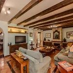 Luxury Canarian With Large Pool And Villa