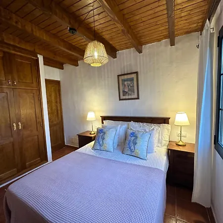 Luxury Canarian With Large Pool And Villa