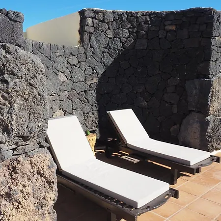 Luxury Canarian With Large Pool And Villa Teguise (Lanzarote)