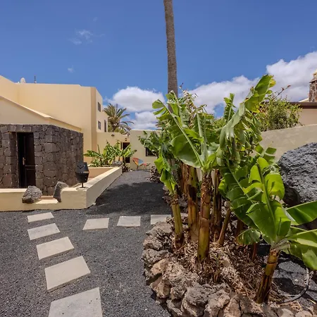 Luxury Canarian With Large Pool And Villa *