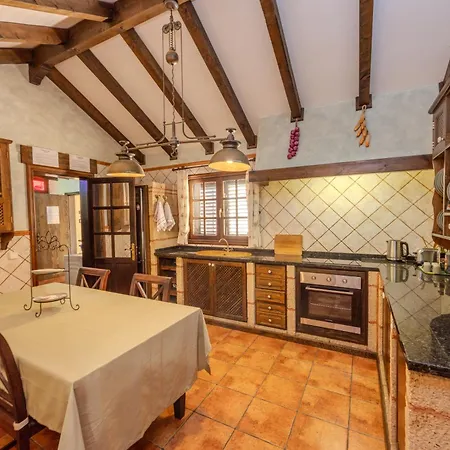 Luxury Canarian With Large Pool And Villa