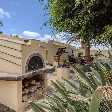 Luxury Canarian With Large Pool And Villa *