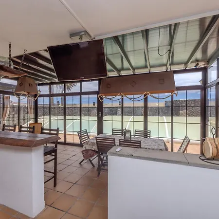 Luxury Canarian With Large Pool And