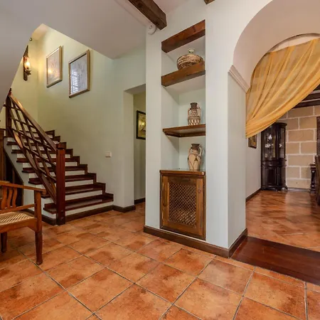 Luxury Canarian With Large Pool And Teguise (Lanzarote)
