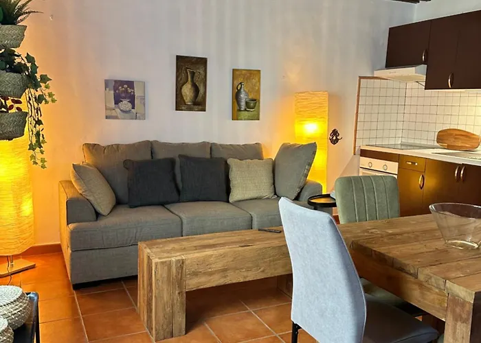 Luxury Canarian With Large Pool And Villa *