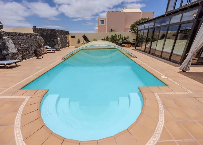 Luxury Canarian With Large Pool And