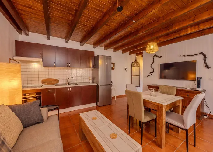 Luxury Canarian With Large Pool And * Teguise (Lanzarote)