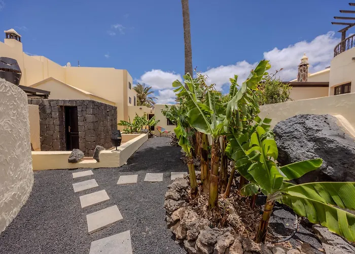 Luxury Canarian With Large Pool And Villa *