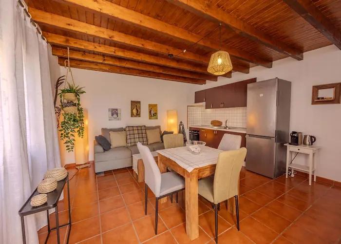 Luxury Canarian With Large Pool And Villa Teguise (Lanzarote)