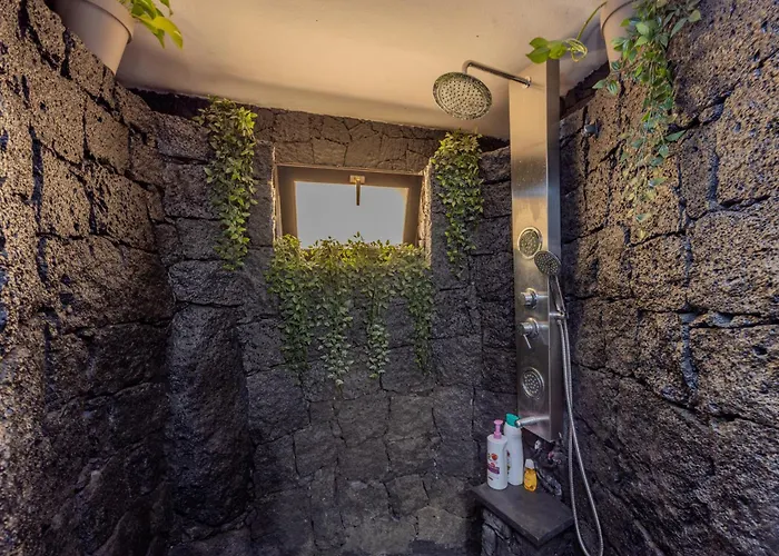 Luxury Canarian With Large Pool And Teguise (Lanzarote)