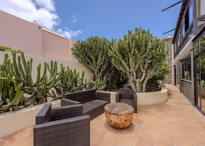 Luxury Canarian With Large Pool And Villa *