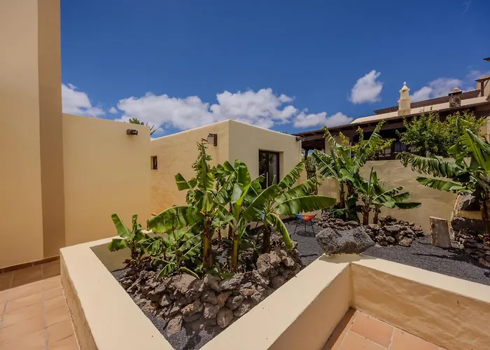 Luxury Canarian With Large Pool And Teguise (Lanzarote)