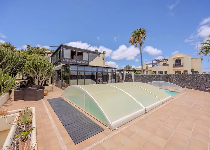 Luxury Canarian With Large Pool And Villa *