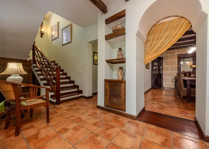 Luxury Canarian With Large Pool And Teguise (Lanzarote)